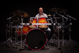 Drummer am großen Set